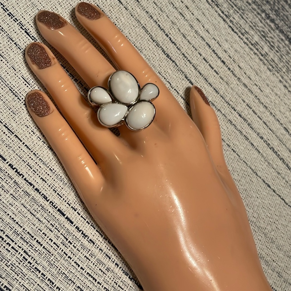 Sterling silver ring w/5 large white stones-size & wide band. Sz. 7-1/4.